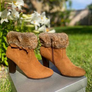 Dana Buchman 9.5 Brown Chunky Heel Ankle Booties